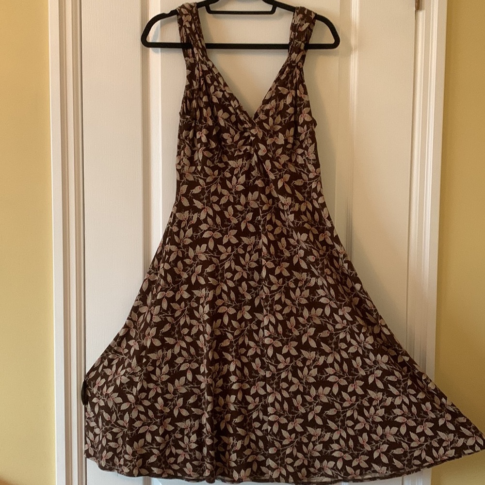 Dress barn brown floral twist top swing dress size 12